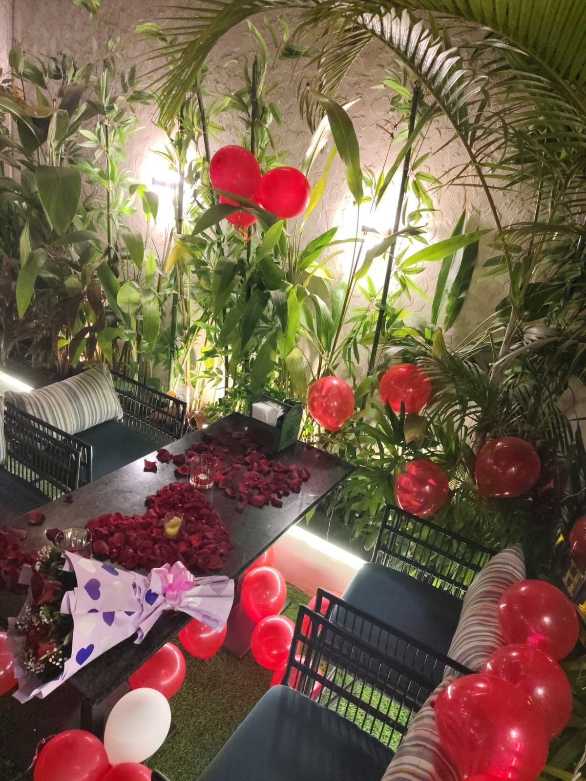 Romantic Rose Petal Table